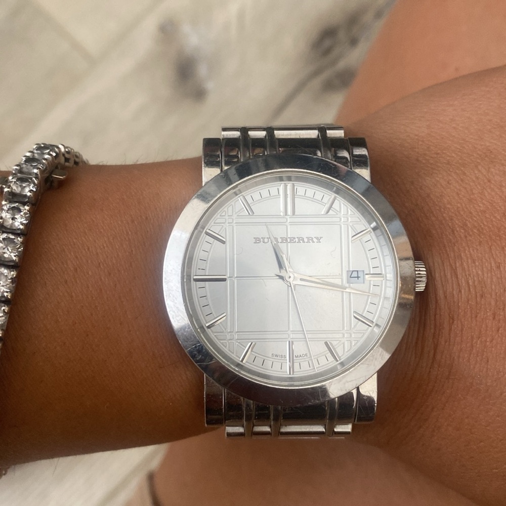 Burberry watch - Picture 3 of 3